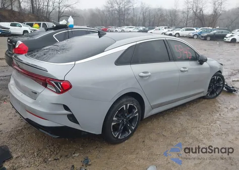2021 Kia K5 Gt-Line z USA, uszkodzony, nr VIN 5XXG64J28MG080348